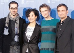 GLUMCI Ermin Bravo, Zrinka Cvitešić, redateljica Jasmila Žbanić i glumac Leon Lučev predstavili su film 'Na putu', koji unatoč dobrim kritikama nije dobio ni jednu nagradu