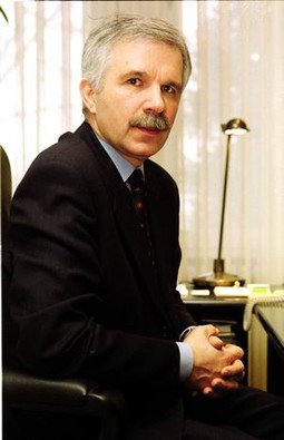 Ekonomist i nekadašnji HDZ-ov dužnosnik Mladen Vedriš autor je izbornog programa koji će Stipe Mesić koristiti u predstojećoj kampanji.
