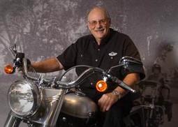 Jeffrey Bleustein, jedan od 13 direktora koji su Harley-Davidson učinili vodećim američkim proizvođačem motocikala, u travnju iduće godine povlači se s funkcije glavnog izvršnog direktora, koju drži od 1997.