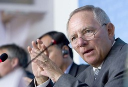 Njemački ministar financija Wolfgang Schäuble  smatra da je eurozona jako dobro
pripremljena za izlazak Grčke iz EU, no pritom treba imati 'dobre živce'