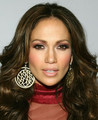 9. Jennifer Lopez (38) - 110 milijuna dolara: udana, nema djece a pored glazbene i filmske karijere ima vlastitu liniju odjeće i vrlo uspješnu liniju parfema