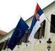 Po gradu su izvješene zastave Srbije i Hrvatske