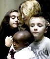 Afrički dječak David sada je s Madonninom obitelji u Londonu