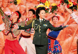 RASPJEVANA GENERALICA i supruga Xi Jinpinga, Peng Liyuan, poznata je pjevačica, a u vojsci ima čin generala