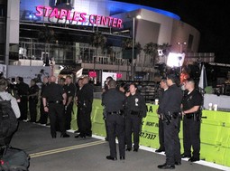 Gužva ispred Staples Centera (Foto: Reuetrs)