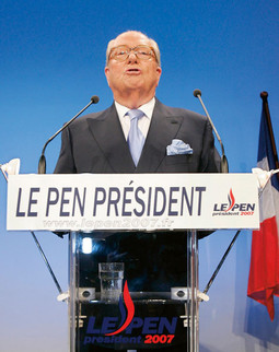 JEAN-MARIE LE PEN ove je godine manje agitirao nego na prethodnim izborima, ali je podmuklo Sarkozyja optužio da ima imigrantske korijene