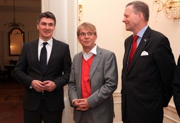 Zoran Milanović s predstavnicima IKEA-e (Foto: Robert Anić/PIXSELL)
