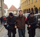 Policija odvodi Ivana Pernara