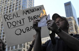 Paljenje Kurana u centru New Yorka (Foto: Reuters)