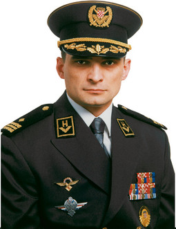 Umirovljeni general u bijegu pred hrvatskim pravosuđem kao logističar je dobio više odlikovanja od bilo kojeg drugog državljanina RH