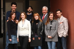 Američki profesor John F. Settich i studenti politologije