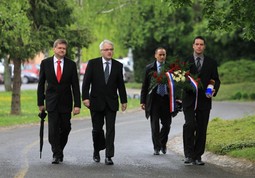 Ivo Josipović položio je jučer vijenac na grob Ivice Račana (Pixsell)
