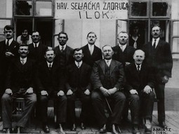 MIRKO ČOBANKOVIĆ
(sjedi u sredini),
djed Petra Čobankovića, bio je
predsjednik HSS-a
u Iloku prije Drugog
svjetskog rata