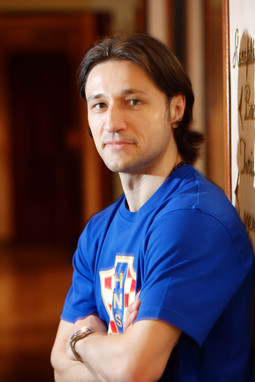 Niko Kovač u hrvatskoj reprezentaciji je 12 godina, a odigrao je 83 utakmice i zabio 14 pogotka. Debitirao je 1996. protiv Maroka