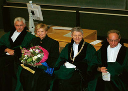 POČASNI DOKTORAT
Hedvig Hricak dobila je počasni doktorat Sveučilišta u Münchenu; na slici s dekanom, rektorom i šefom radiologije