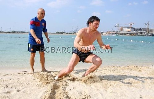 Lionel Messi na arapskom pijesku (Foto: fcbarcelona.com)