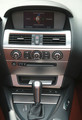 Kompjutorski ekran - Na središnjoj konzoli joystickom se upravlja svim važnim funkcijama, što je prvi put prikazano u BMW-u 7