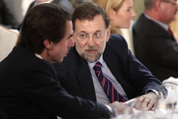 Mariano Rajoj (desno) -Reuters