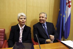 NAJBLIŽA SURADNICA Jadranka Kosor je moguća
Sanaderova nasljednica
na premijerskom mjestu