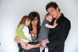 NIVES I DINO DRPIĆ
svom službenom
fotografu Stephanu
Lupinu pozirali su sa
sinom Leoneom i kćeri
Taishom