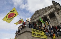 Prosvjednici su okružili Reichstag (Reuters)