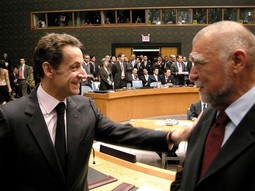 SUSRETI U NEW YORKU Na svom posljednjem pojavljivanju pred Općom skupštinom Mesić se neformalno susreo s brojnim
europskim predsjednicima, a među njima je bio i francuski Nicolas Sarkozy