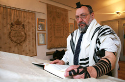 LUCIANO MOŠE PRELEVIĆ (54), novi zagrebački rabin koji se upravo vratio sa studija u Jeruzalemu, nakon 60 godina prvi je rabin rođen u Hrvatskoj
