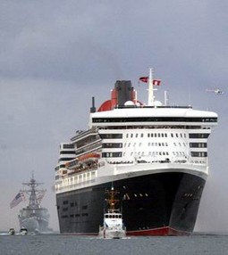 Nakon uspješnog prvog putovanja preko Atlantika, Queen Mary 2 naveliko privlači najzahtjevniju svjetsku klijentelu, koja može platiti aranžmane krstarenja čije cijene sežu i preko 30 tisuća eura.