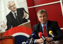 Ranko Ostojić suočen je s kritikama članova stranke