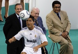 Ronaldo tehnicira s loptom