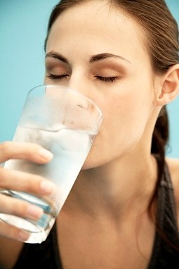 Nekad glava boli zbog dehidracije pa treba piti više vode