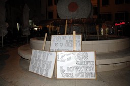 Neuspio prosvjed na Koblerovom trgu. Transparente nije imao tko nositi. Photo: Goran Kovačić/PIXSELL