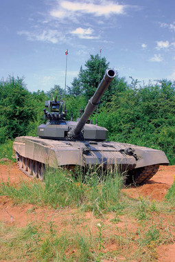 POLIGON NA SLUNJU Tenk M-84 s hrvatskom i kuvajtskom zastavom
