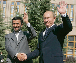 RUSKI PREDSJEDNIK Vladimir Putin u posjetu Teheranu u listopadu 2007. s iranskim predsjednikom Mahmudom Ahmadinedžadom