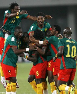Kamerunski igrači slave pobjedu