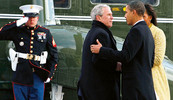SRDAČAN RASTANAK Novi predsjednik SAD-a Barack Obama i supruga Michelle otpratili su nakon inauguracije Georgea W. Busha i suprugu Lauru do helikoptera, gdje su se izgrlili, iako je Obama u svom govoru žestoko kritizirao Bushevu politiku