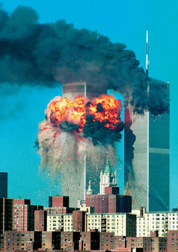 UMIJEŠANOST MOHAMMEDA u oba napada na newyorški WTC, kamionom bombom 1993. i avionima 2001., dokazana je dokumentima Al Qaede koje je FBI zaplijenio, a i sam Khalid Sheikh Mohammed je to priznao na ispitivanju pred prijekim vojnim sudom u bazi Guantánamo