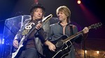 Bon Jovi ide na turneju, Richie Sambora u bolnicu
