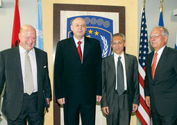 Premijer Kosova Agim Ceku s posrednicima u kosovsko-srpskim pregovorima: Frankom Wisnerom, Aleksandrom Harčenkom i Wolfgangom Ischingerom 