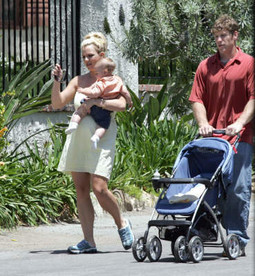 Britney i Sean u šetnji s dadiljom Perrijem