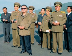 VOĐA SJEVERNE
KOREJE Kim Jong-il,
ozloglašeni diktator
u svijetu poznat po
agresivnoj politici i
razvoju nuklearne
bombe