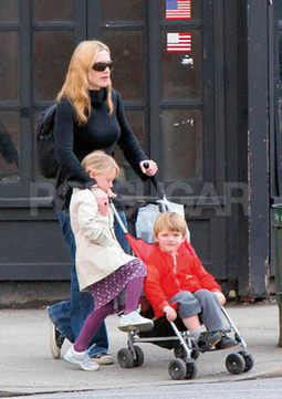KATE WINSLET u šetnji sa svojom djecom, 8-godišnjom Miom i 5-godišnjim Joeom