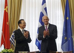 Grčki premijer Georgos Papandreou, desno, i predsjednik kineske vlade Wen Jiabao tokom susreta u Ateni