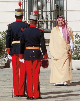 SLUŽBENI nasljednik
saudijskog prijestolja princ Sultan ima 82 godine i još je
bolesniji od saudijskog kralja