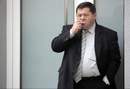 Čobanković je poznat kao okorjeli pušač, a neslužbeno se doznaje da se već duže vrijeme pokušava riješiti cigareta