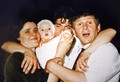 Toše, njegov otac Nikola i mama Donimina s malim Kristijanom na kršenju
