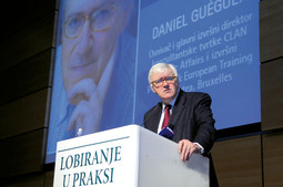 DANIEL GUÉGUEN Daniel Guéguen, vodeći europski lobist u Bruxellesu, bio je glavni gost simpozija koji su organizirali Visoka novinarska škola, konzultantska tvrtka Magra i izdavačka kuća Novum