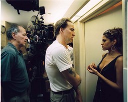 KARIJERA U HOLLYWOODU Werner Herzog na snimanju filma 'The Bad Lieutenant: Port of Call - New Orleans' iz 2009. s glavnim glumcima Nicolasom Cageom i Evom Mendes