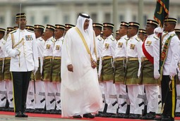 Katarski emir Hamad bin Khalifa al Thani obavlja vojnu smotru