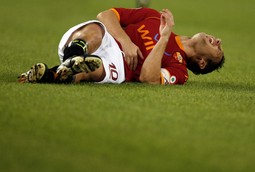 Totti se nakon zaliječene ozljede desnog koljena,krajem listopada, ponovno ozlijedio na posljednjoj utakmici Serie A